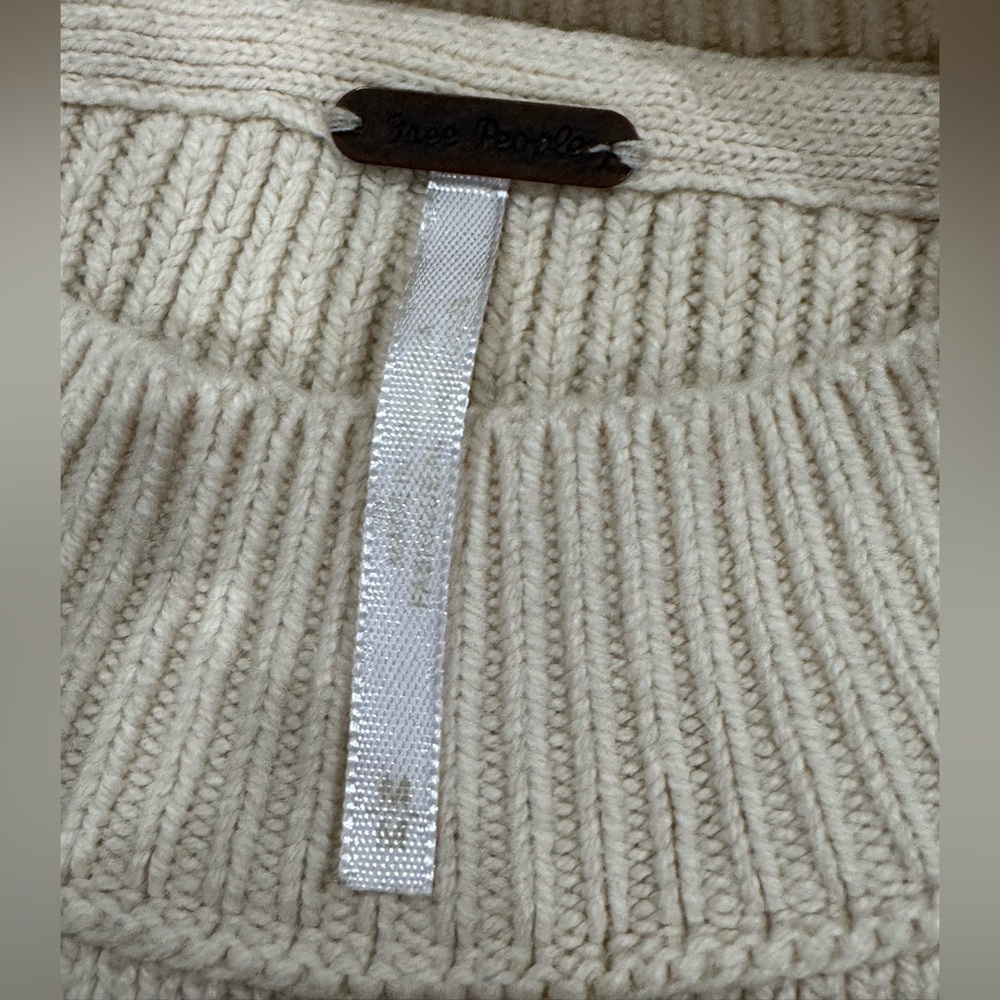Free People Oversized Sweater size M - Picture 2 of 7